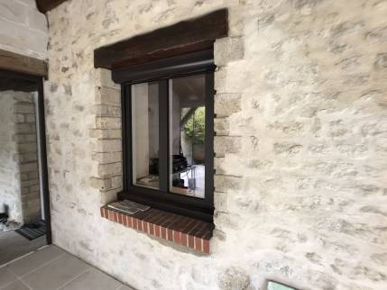 Fenêtre sur cour + volet roulant solaire