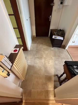 Ancien revêtement de sol intérieur avant travaux de rénovation d'appartement - Nantes 44