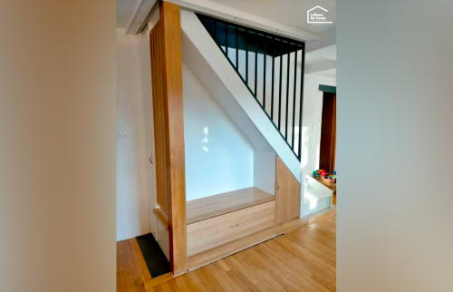 Aménagement rangements sous escalier