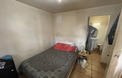 chambre en appartement avant travaux de rénovation (13000)