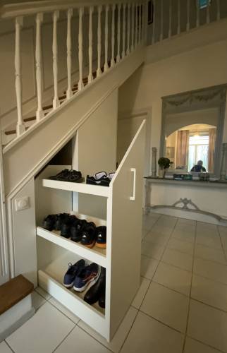 Tiroir chaussures sous escalier