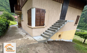 projet escalier sur-mesure Queige, travaux techniques escalier intérieur, escalier sans structure apparente, escalier contemporain Queige, accompagnement courtier travaux