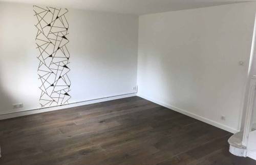 Revêtement PVC imitation parquet dans le salon