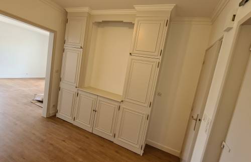 La bibliothèque de l'entrée