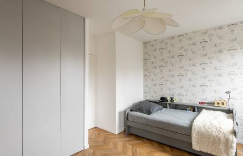 Chambre d'enfant avec papier peint de montgolfières à Paris 8e