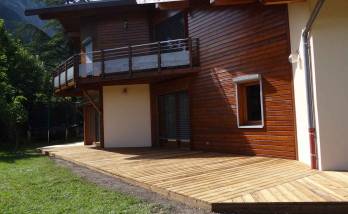 Réalisation terminée : terrasse en harmonie avec l'esthétisme d'ensemble de la maison 