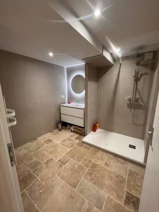 Aménagement de sous-sol avec création de salle de bain - Chatuzange-le-Goubet 26300