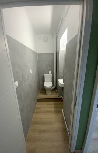 Toilettes rénovées cabinet psychologie La Maison Des Travaux Ales