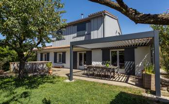 Pergola bioclimatique posée