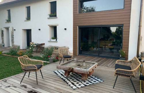 Terrasse en bois qui fait écho au composite 