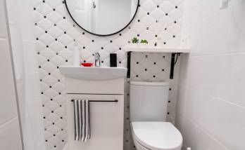 SDE tout confort avec sanibroyeur, cabine de douche et meuble vasque suspendu à Pontoise (95)