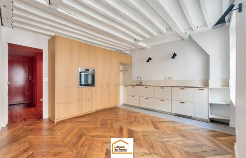 cuisine-lineaire_rangements-integres_boiserie_four-encastre.