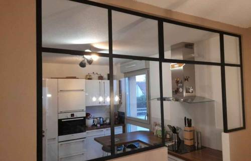 Verrière atelier entre cuisine et séjour