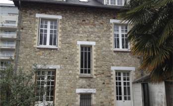 Fenêtres et portes avant rénovation à Aydat 
