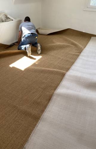 Pose de sisal dans des chambres (29)