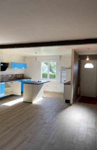 Nouvelle cuisine posée avec îlot central – Rénover maison à Guichen 35580