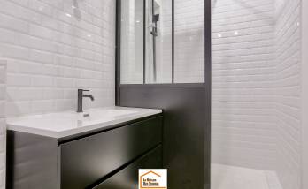 Création d’une salle de bain dans un bureau transformé en appartement