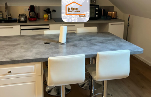 Cuisine moderne sous combles à Bonneville en Haute-Savoie