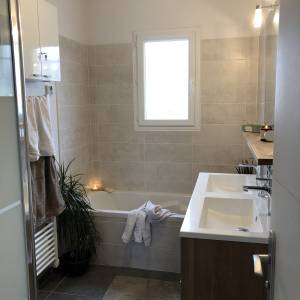 Aménagement salle de bain d'une maison neuve - Aurore Rothon-Gasc - La Maison Des Architectes