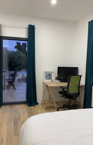 Extension pour accueillir un garage et une suite parentale au sein d'une maison bordelaise.