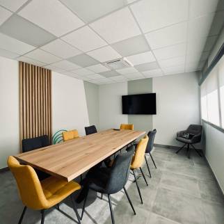 Travaux de décoration intérieure locaux professionnel - salle de réunion - Vendée 85