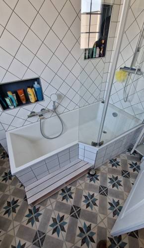 Baignoire douche, niches, salle de bain à Hésingue