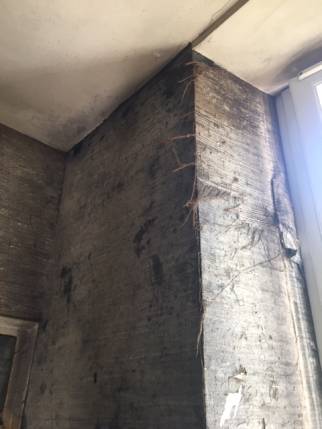 Murs d'appartement abîmés avant travaux de rénovation intérieure - Nantes 44
