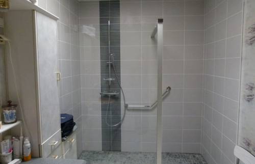 Intégralité de la douche à accès PMR à Aubière