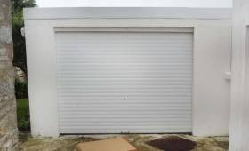 Porte de garage enroulable en PVC blanc