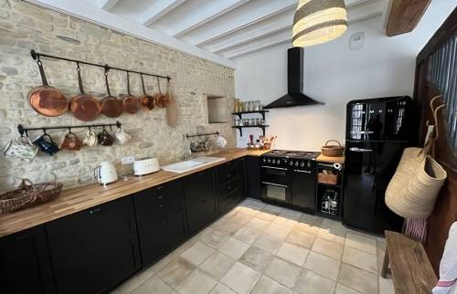 Cuisine, carrelage en pierre naturelle