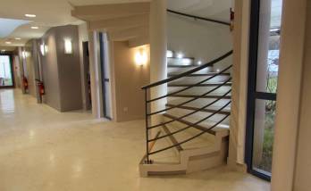 Rénover les couloirs d'une entreprise à La Côte Fleurie