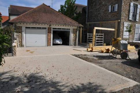 Nouvelle terrasse en béton désactivé après rénovation extérieure - Sénart 77127