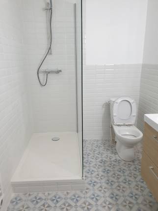 Salle de bain adaptée PMR
