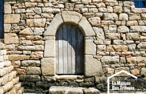 Maison en pierre à rejointer AVANT