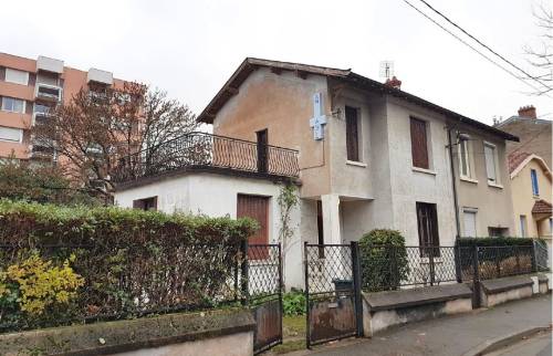 Maison avec petite extension latérale avant travaux et agrandissemment avec toiture pentu à l'identique hjabitat principal sur Meaux (77=