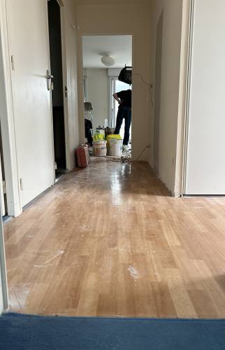 Sol du couloir avant rénovation appartement à Bruz