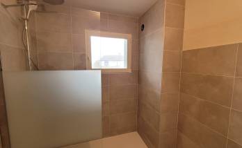 Rénovation complète d’une salle de bain et des WC dans un appartement à Vinay 1