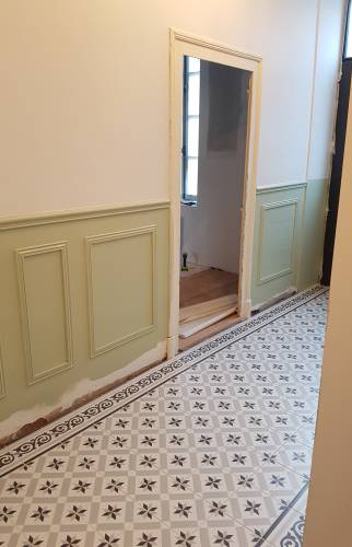 Pendant travaux : pose de la cimaise et peinture