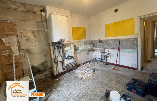 rénovation cuisine Albertville, cuisine moderne sur-mesure, restauration porte en bois, rénovation appartement 73200