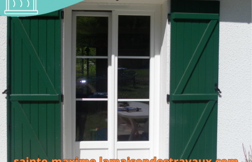 Sainte-Maxime : Une Porte-Fenêtre Vieillissante Laisse Place à la Modernité et la Durabilité