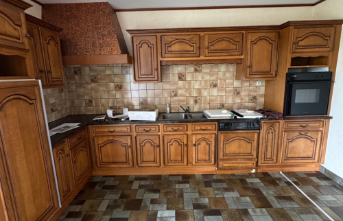 Cuisine avant rénovation à Pordic – état initial avant transformation complète de la pièce