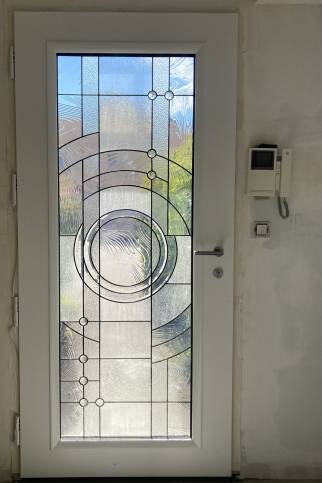 Rénovation d'une porte d'entrée, dans un style Art Déco, maison située à Ecully (69130) : originalité du design et grande luminosité