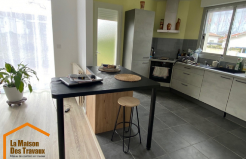 Installation de l'ilot central après démolition du mur porteur PENDANT