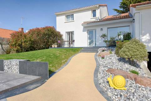 allée de jardin en résine 