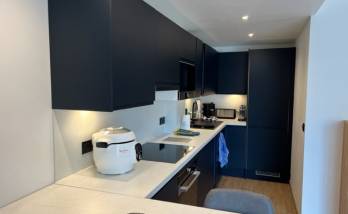 La cuisine dans l'ancienne salle de bain