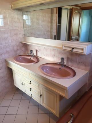 Ancien meuble vasque de salle de bain avant rénovation - Nantes 44