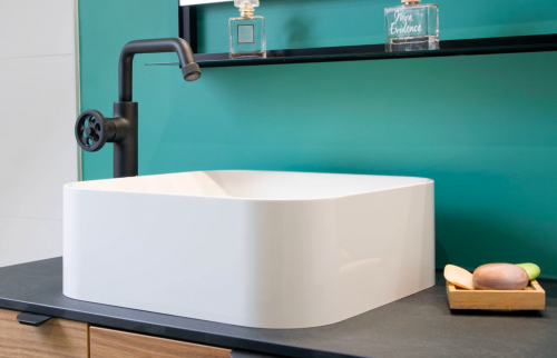 Vasque blanche salle de bains 