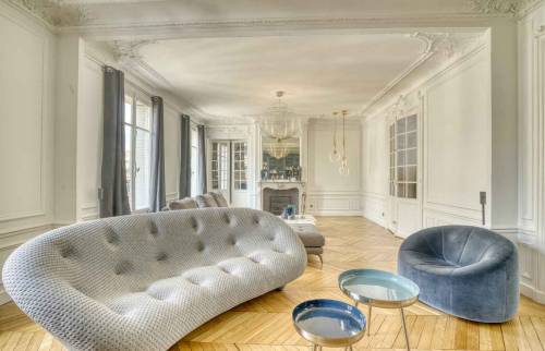 Rénover les moulures d'un appartement à Paris étoile