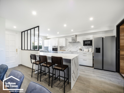 Cuisine ouverte avec verrière