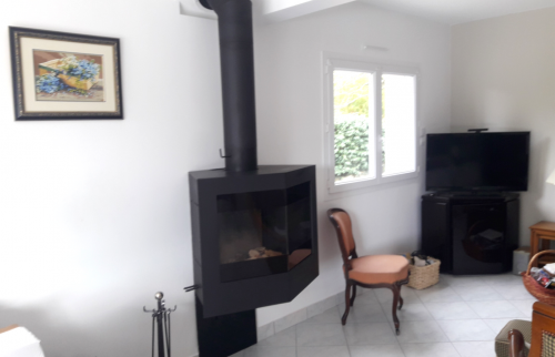 Cheminée suspendue avec tube acier